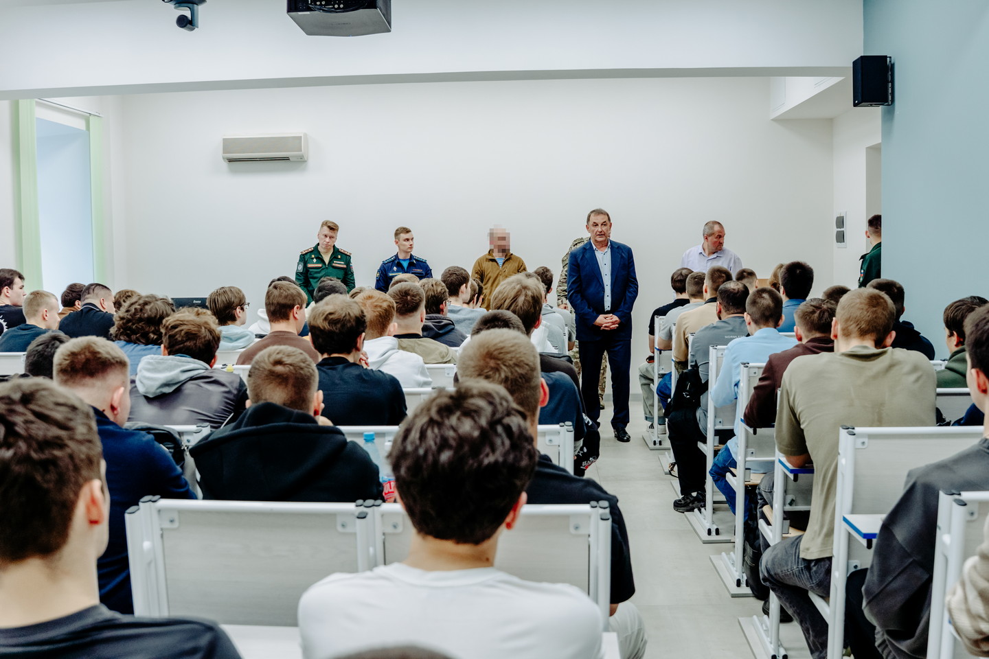 В Юридическом институте состоялась встреча с представителями Военного учебного центра